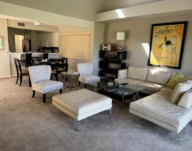 118 Racquet Club Drive S - Photo Thumbnail 8