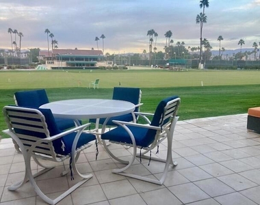 118 Racquet Club Drive S - Photo Thumbnail 4