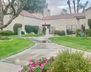 118 Racquet Club Drive S - Photo Thumbnail 20