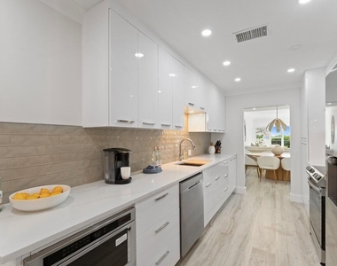 2051 Ne Ocean Boulevard - Photo Thumbnail 4