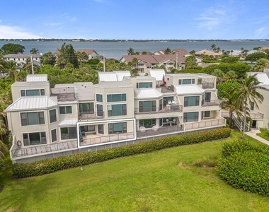 2051 Ne Ocean Boulevard - Photo Thumbnail 2
