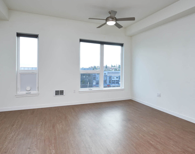4715 42nd Ave Sw - Photo Thumbnail 6