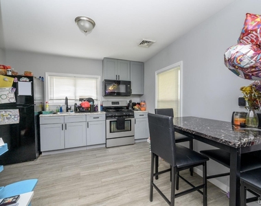 405 Main Street - Photo Thumbnail 8