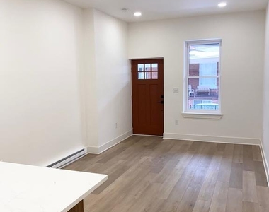 1335 Colwyn Street - Photo Thumbnail 4