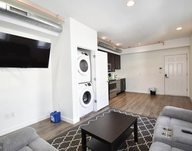 117 W Girard Avenue - Photo Thumbnail 4