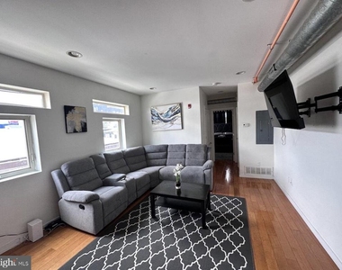 117 W Girard Avenue - Photo Thumbnail 1