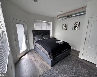 117 W Girard Avenue - Photo Thumbnail 8