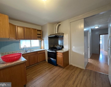 2215 S 7th Street - Photo Thumbnail 2