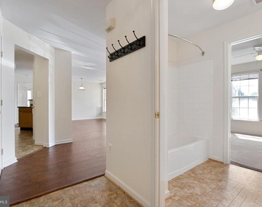 502 Bradley Court - Photo Thumbnail 6