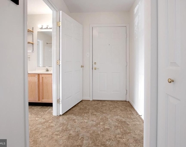 502 Bradley Court - Photo Thumbnail 8