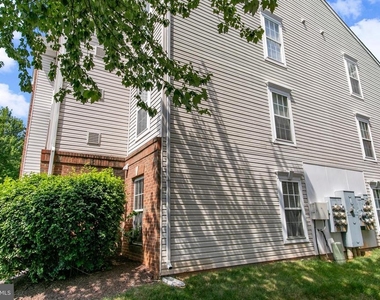 502 Bradley Court - Photo Thumbnail 3
