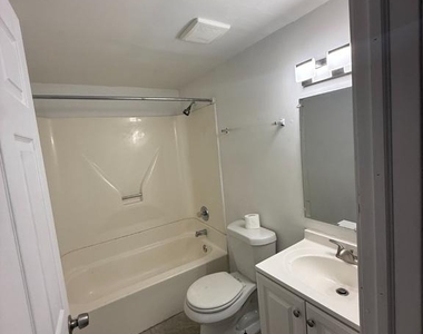 715 W 8th - Photo Thumbnail 9
