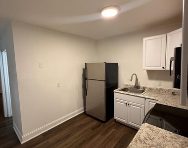 715 W 8th - Photo Thumbnail 4