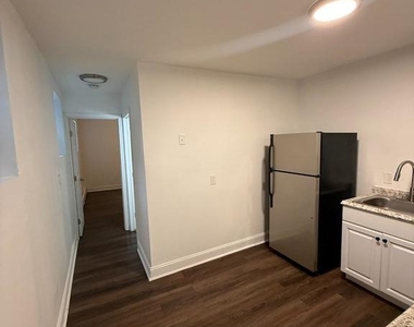 715 W 8th - Photo Thumbnail 5