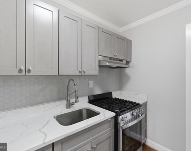1250 Holbrook Terrace Ne - Photo Thumbnail 8