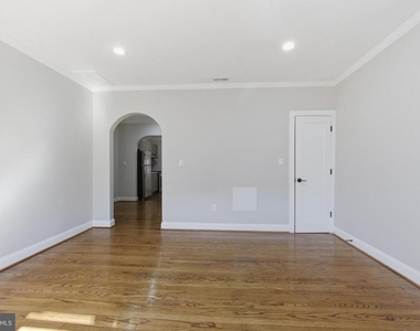 1250 Holbrook Terrace Ne - Photo Thumbnail 5