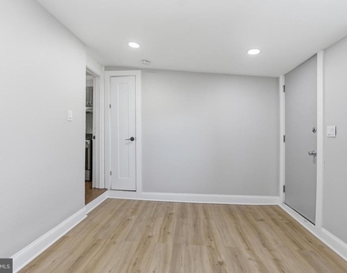 1250 Holbrook Terrace Ne - Photo Thumbnail 1