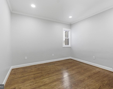 1250 Holbrook Terrace Ne - Photo Thumbnail 4