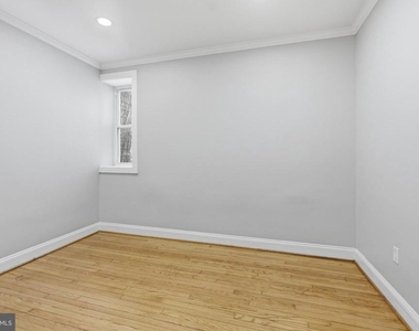 1250 Holbrook Terrace Ne - Photo Thumbnail 3