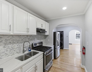1250 Holbrook Terrace Ne - Photo Thumbnail 7