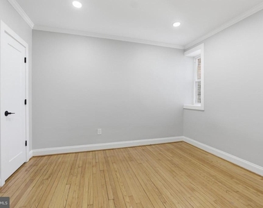 1250 Holbrook Terrace Ne - Photo Thumbnail 4