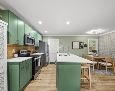 1002 Bacon Street - Photo Thumbnail 6