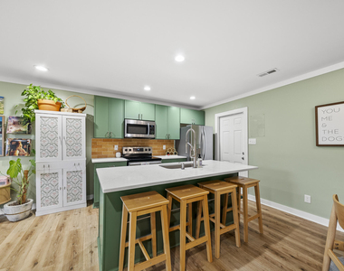 1002 Bacon Street - Photo Thumbnail 7