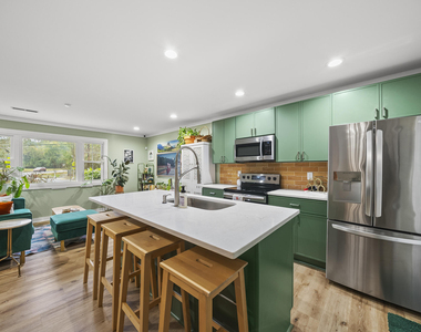 1002 Bacon Street - Photo Thumbnail 9