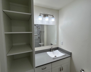 100 Bay Point Dr - Photo Thumbnail 6