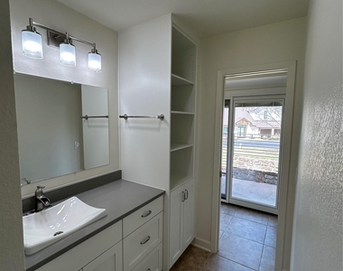 100 Bay Point Dr - Photo Thumbnail 10