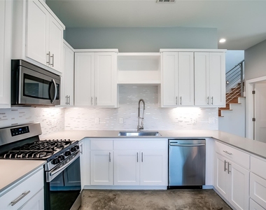 6303 Santos St - Photo Thumbnail 12