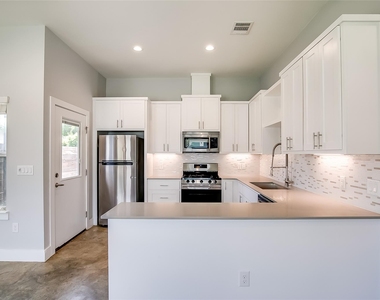 6303 Santos St - Photo Thumbnail 10