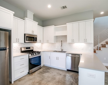 6303 Santos St - Photo Thumbnail 11