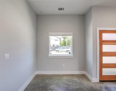 6303 Santos St - Photo Thumbnail 6