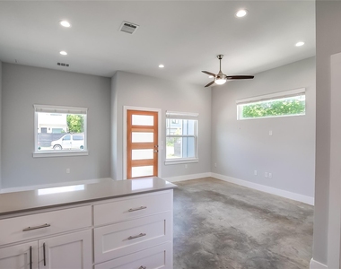 6303 Santos St - Photo Thumbnail 9