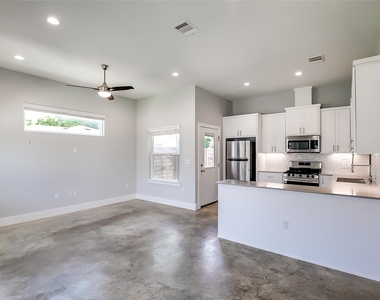 6303 Santos St - Photo Thumbnail 13