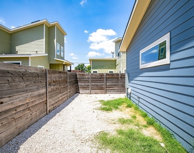 6303 Santos St - Photo Thumbnail 27