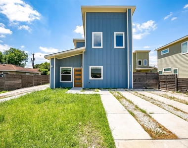 6303 Santos St - Photo Thumbnail 1