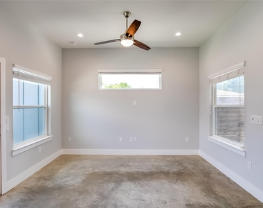 6303 Santos St - Photo Thumbnail 5