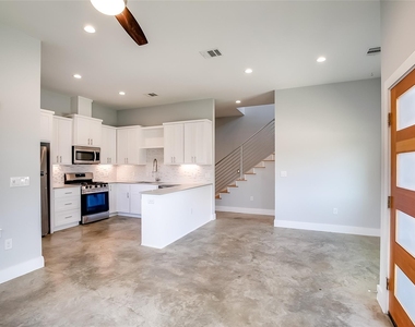 6303 Santos St - Photo Thumbnail 8