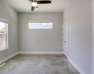 6303 Santos St - Photo Thumbnail 15