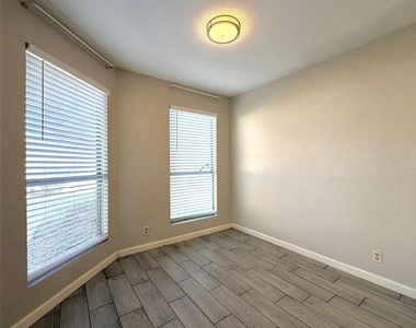 209 E Noton St - Photo Thumbnail 2