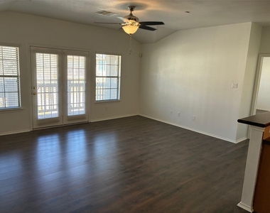 9201 Brodie Ln - Photo Thumbnail 7