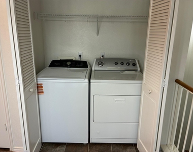 9201 Brodie Ln - Photo Thumbnail 6