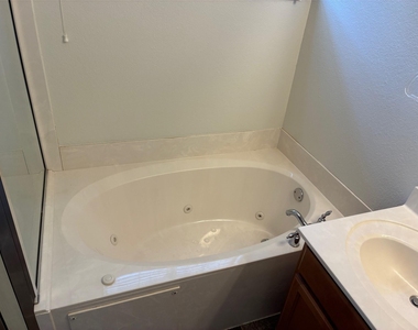 9201 Brodie Ln - Photo Thumbnail 13