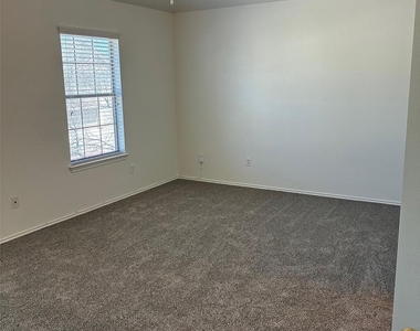 9201 Brodie Ln - Photo Thumbnail 10