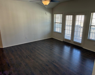 9201 Brodie Ln - Photo Thumbnail 8
