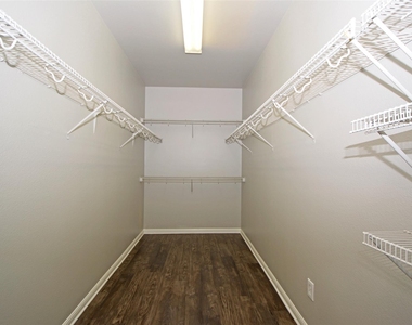 6800 Cromarty Ln - Photo Thumbnail 34