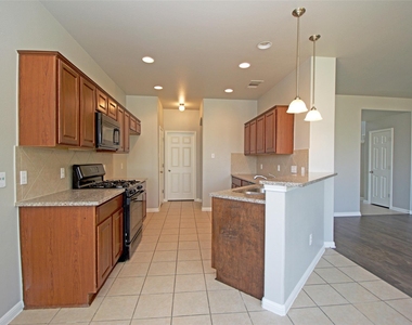 6800 Cromarty Ln - Photo Thumbnail 14