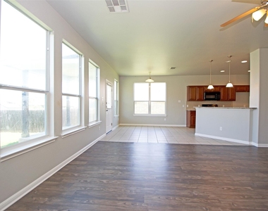 6800 Cromarty Ln - Photo Thumbnail 11
